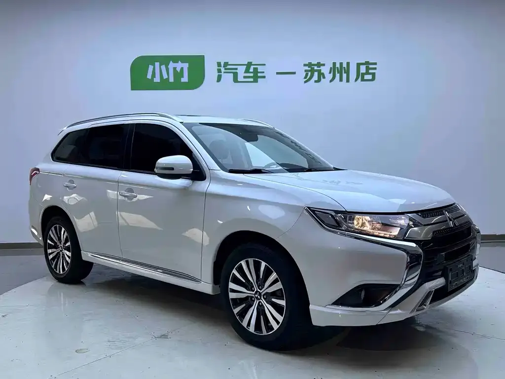 Mitsubishi Outlander — фото 5