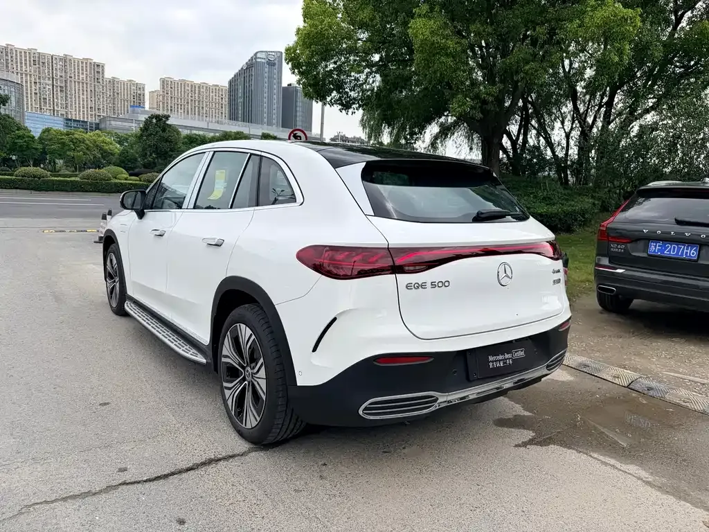 Mercedes-Benz EQE SUV — фото 10