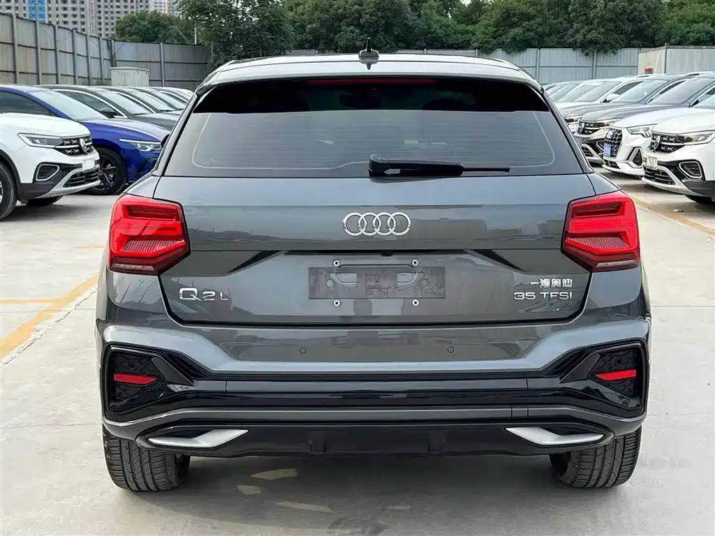 Audi Q2L — фото 10