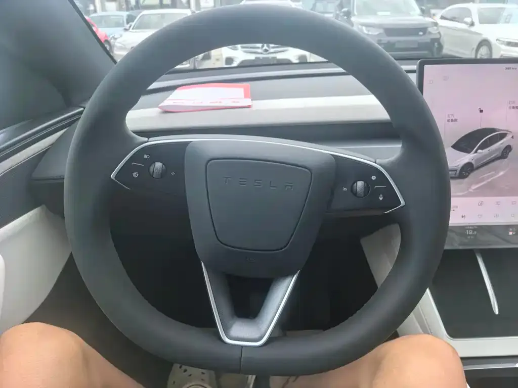 Tesla Model Y L — фото 3