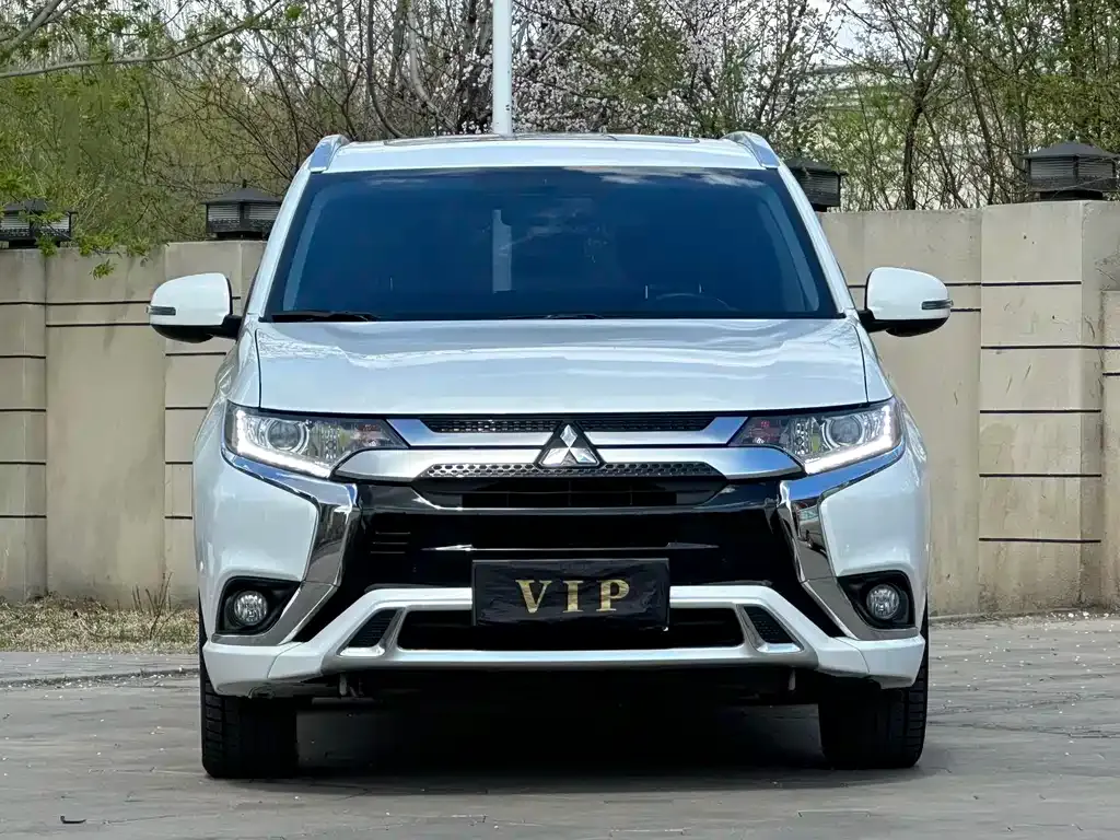 Mitsubishi Outlander — фото 6