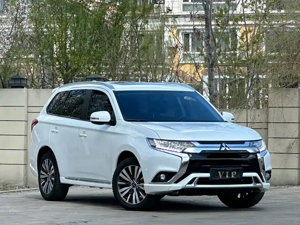 Mitsubishi Outlander — фото 7