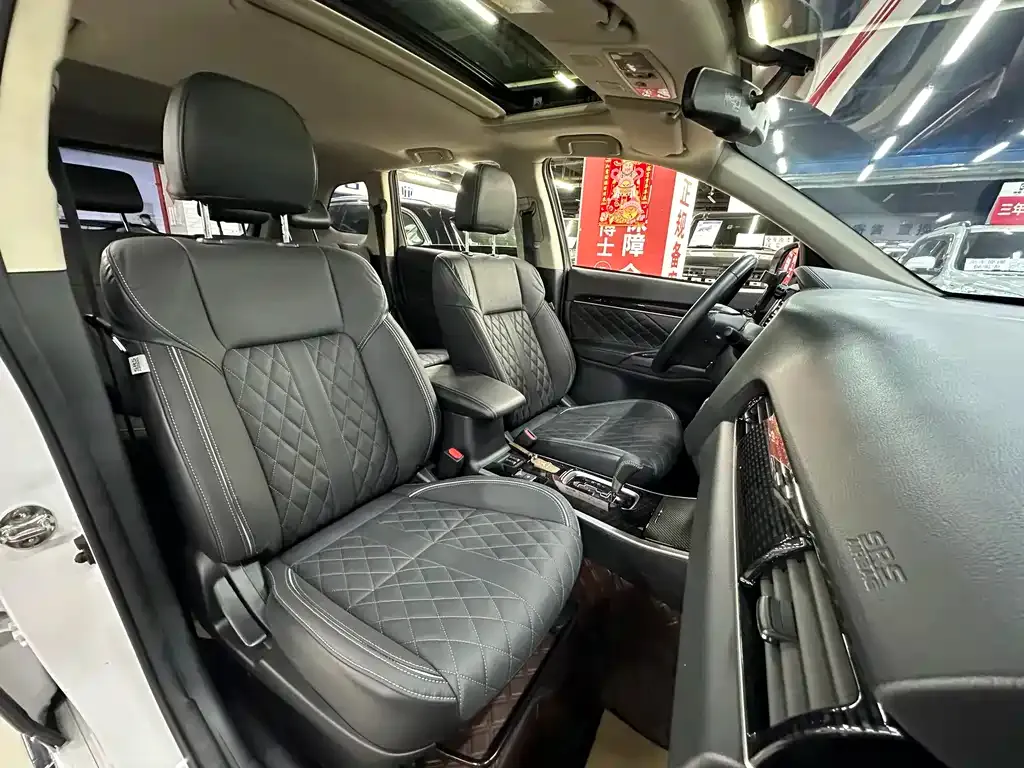 Mitsubishi Outlander — фото 2