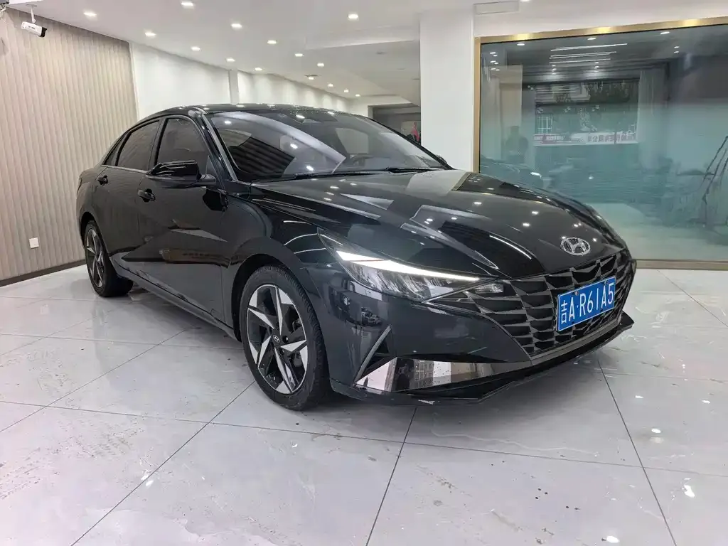 Hyundai Elantra — фото 3