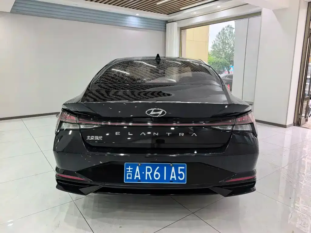 Hyundai Elantra — фото 5
