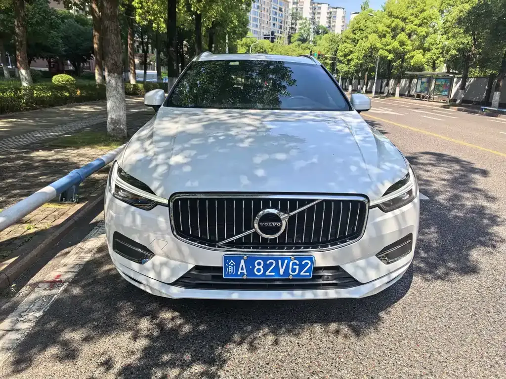 Volvo XC60 — фото 8