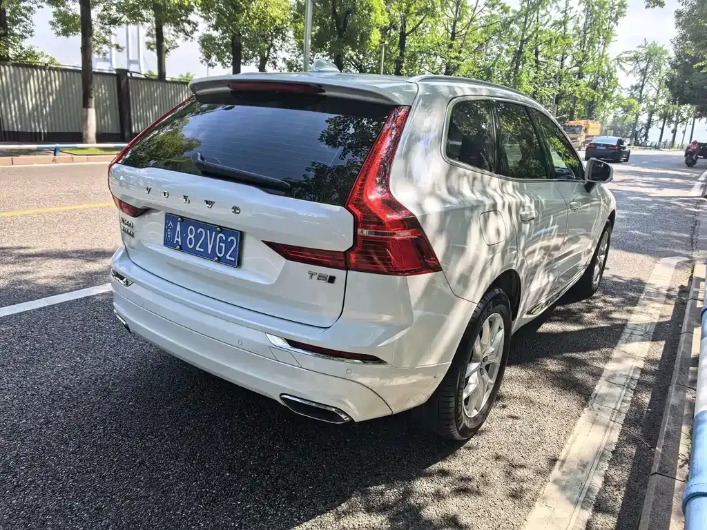 Volvo XC60 — фото 6
