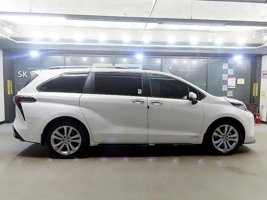 Toyota Sienna — фото 2
