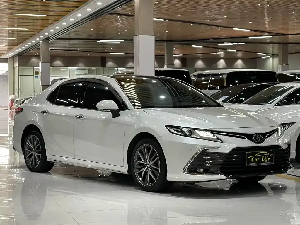 Toyota Camry — фото 9