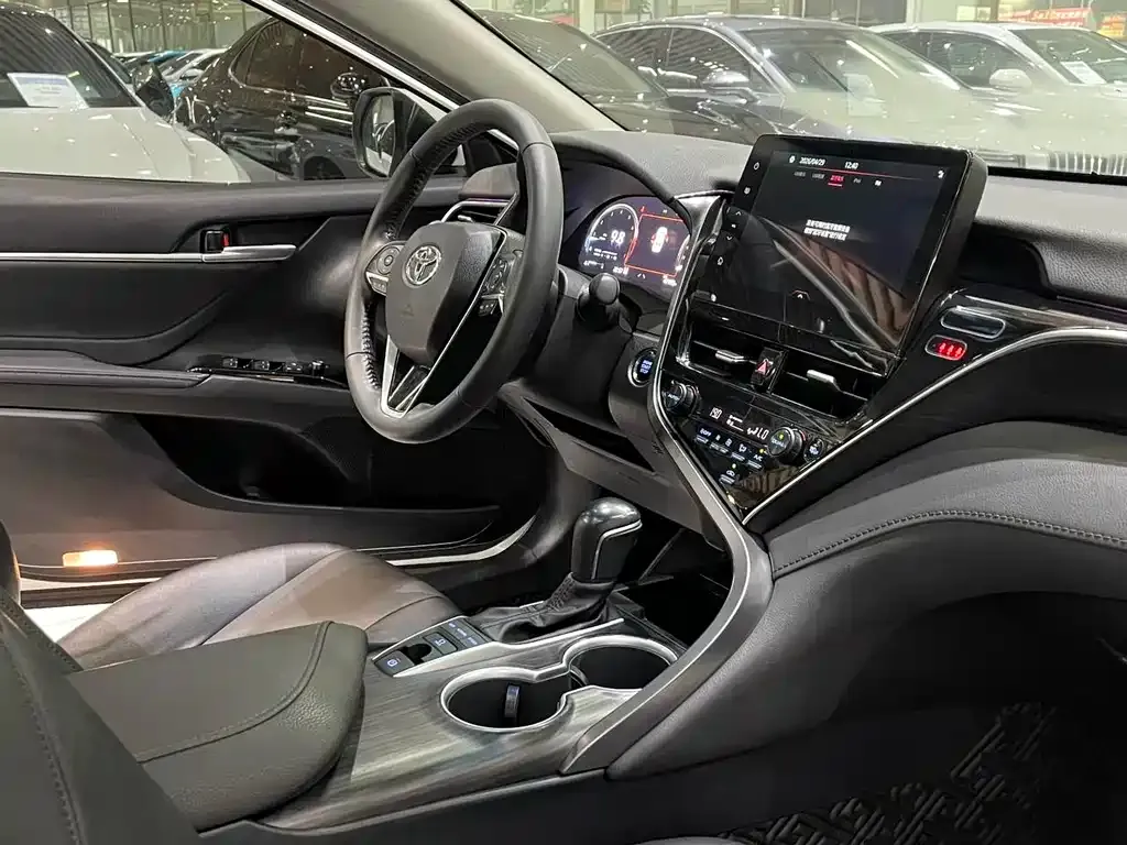 Toyota Camry — фото 8