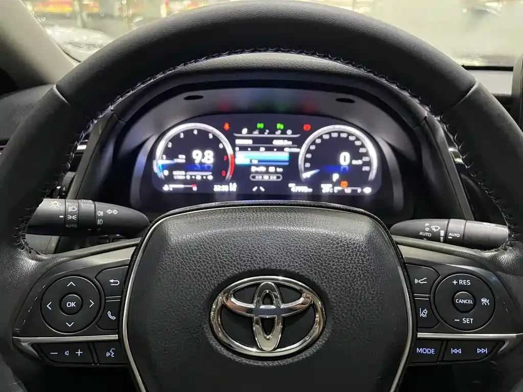 Toyota Camry — фото 3
