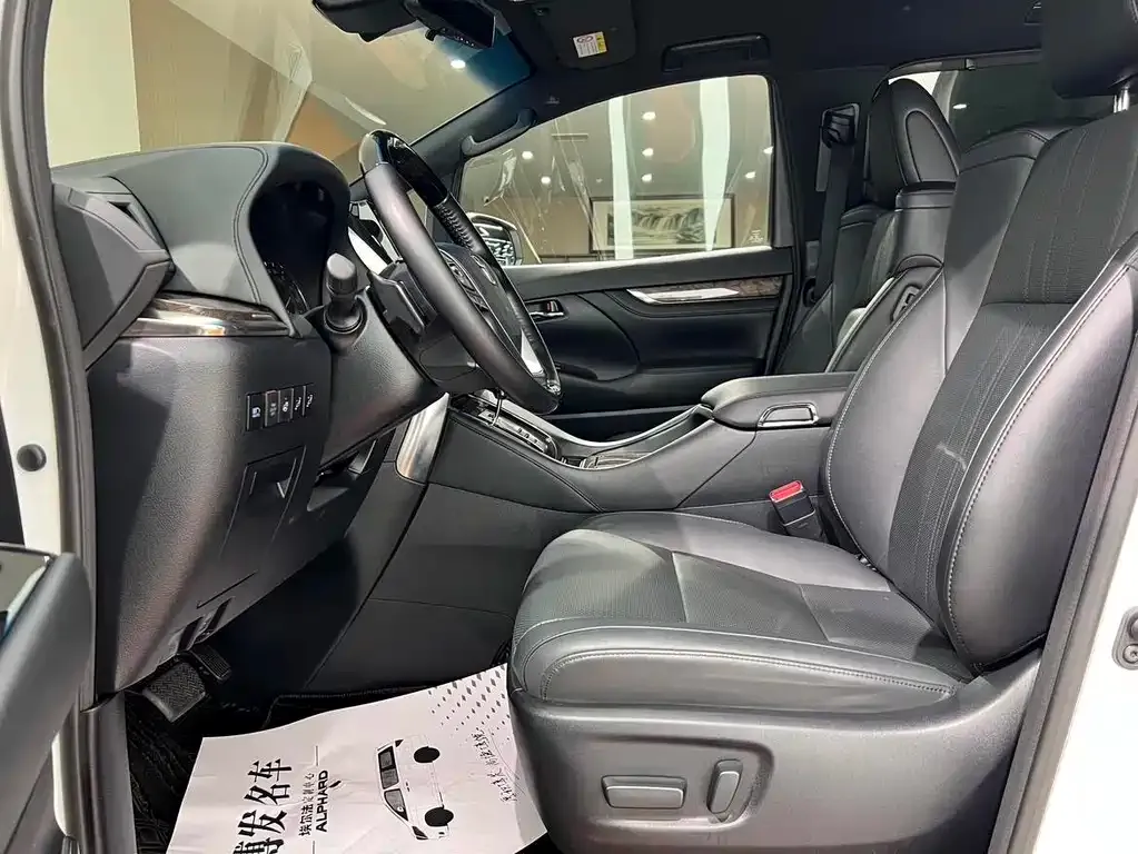 Toyota Alphard — фото 6