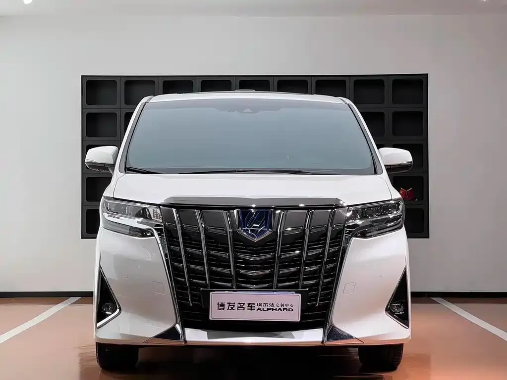 Toyota Alphard — фото 2
