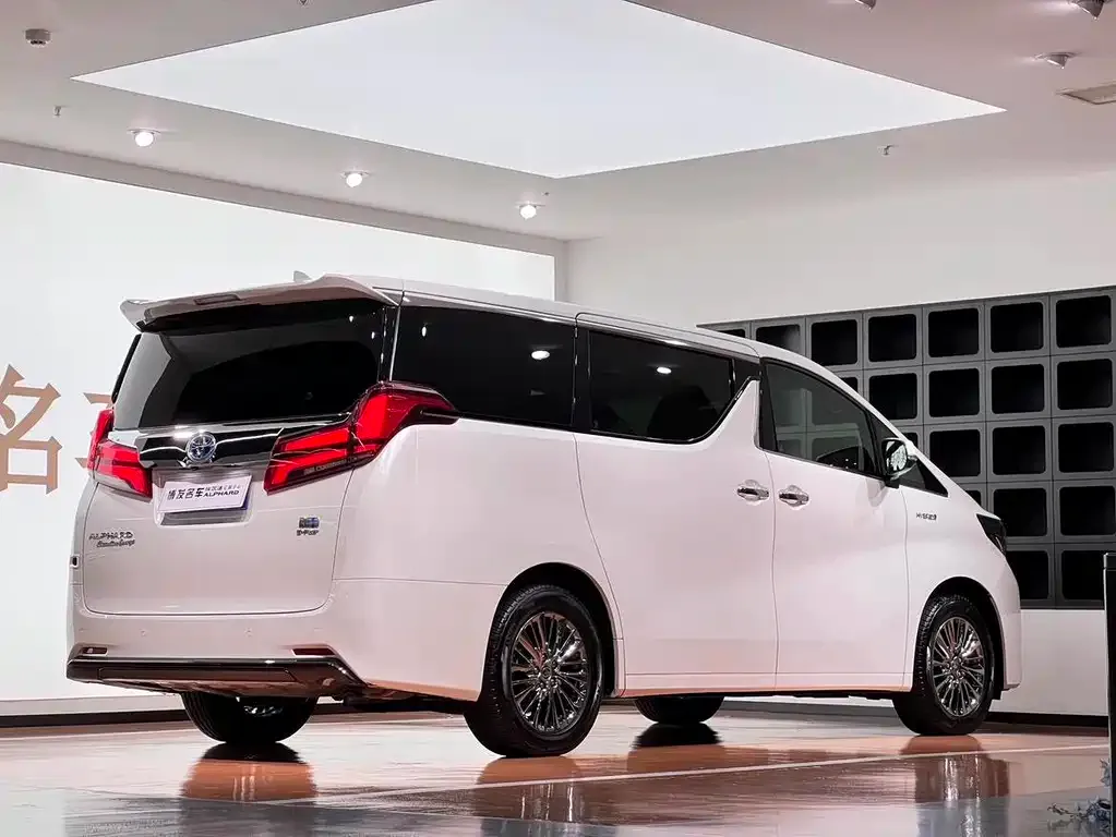 Toyota Alphard — фото 7