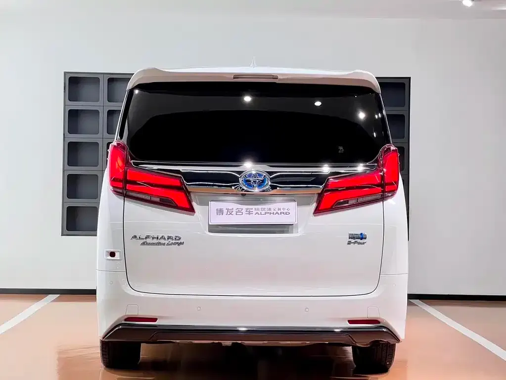 Toyota Alphard — фото 3