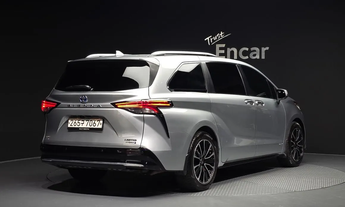 Toyota Sienna 2021 из KR, фото 2