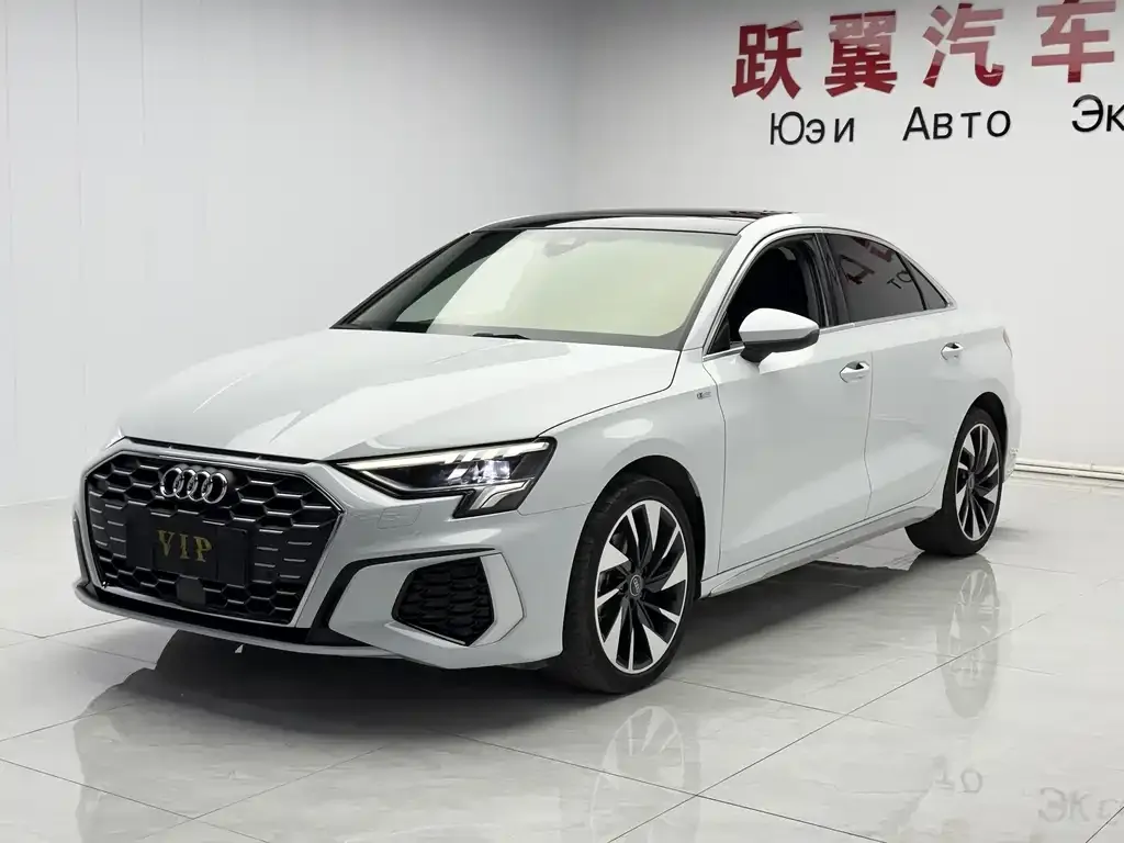 Audi A3 — фото 1