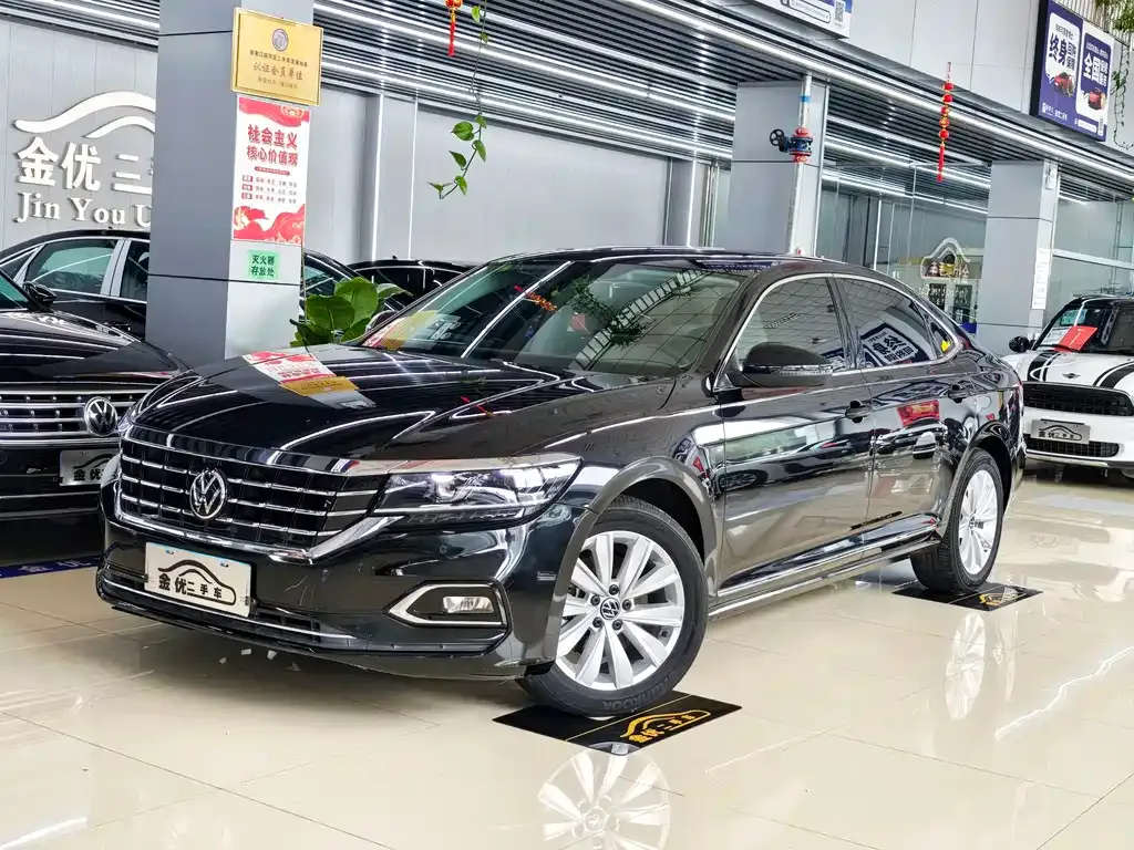 Volkswagen Passat — фото 1