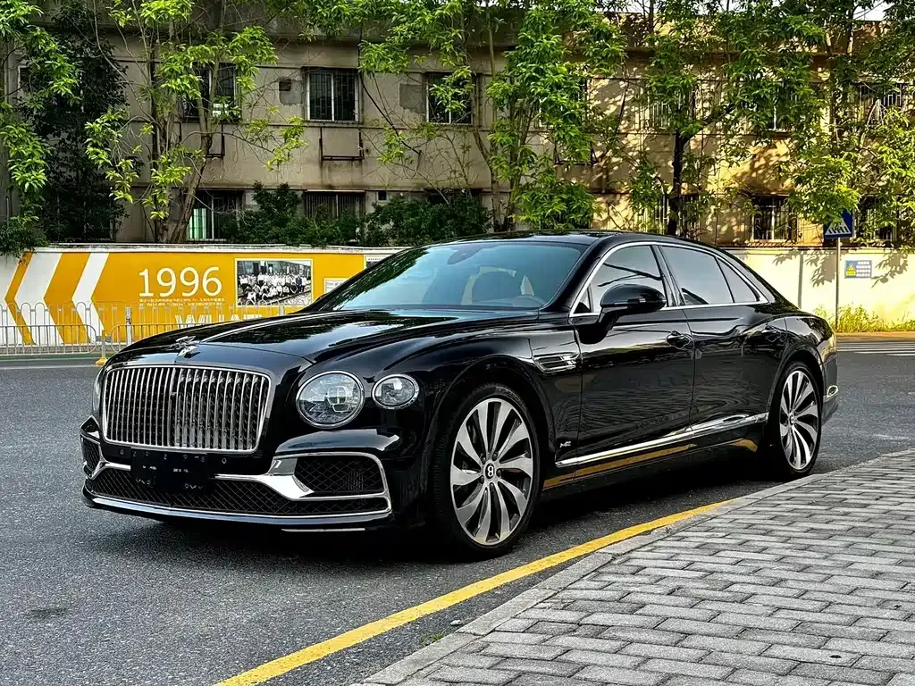 Bentley Flying Spur — фото 1
