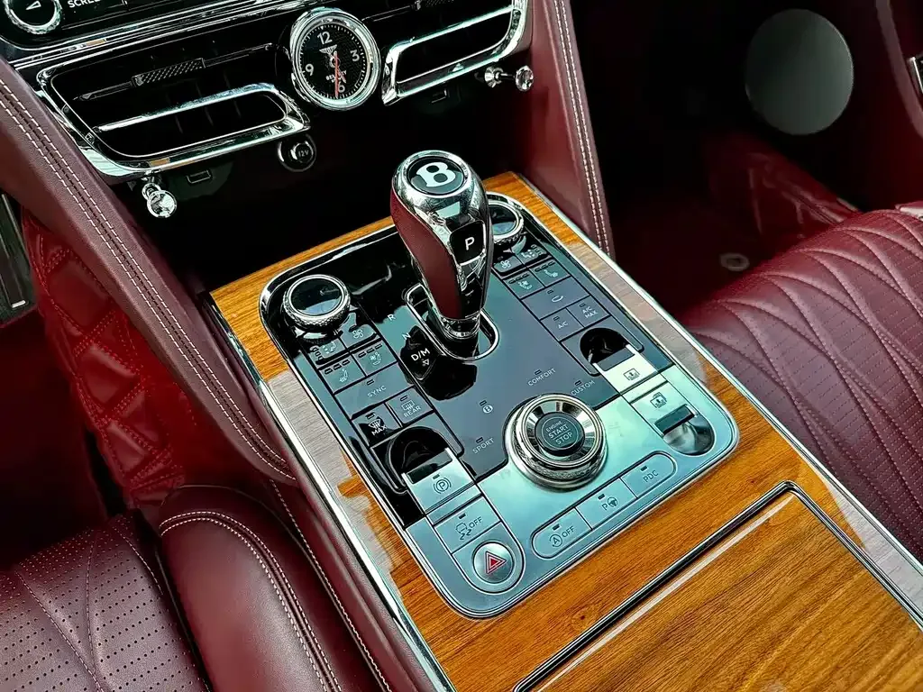 Bentley Flying Spur — фото 3