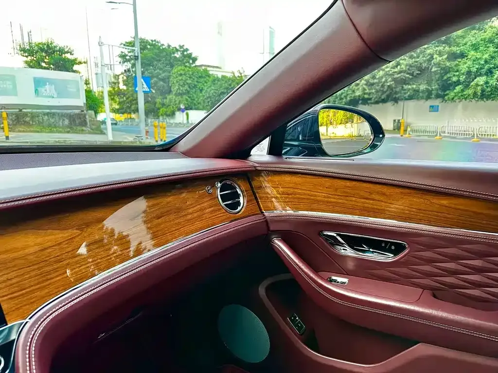 Bentley Flying Spur — фото 2