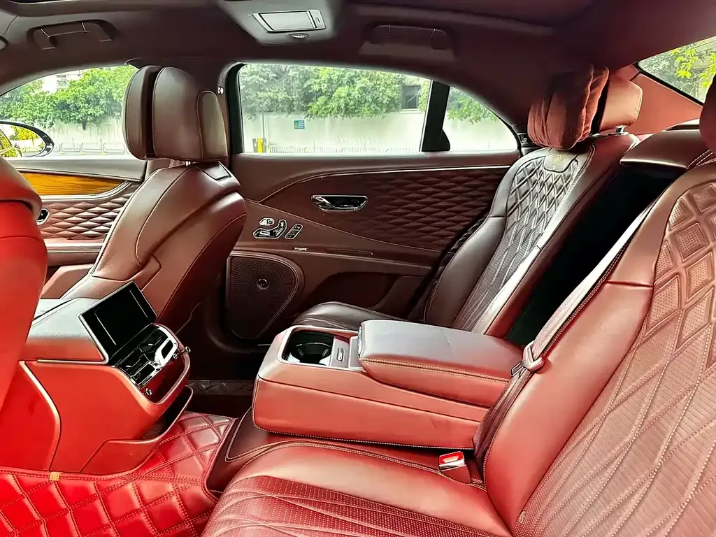 Bentley Flying Spur — фото 8