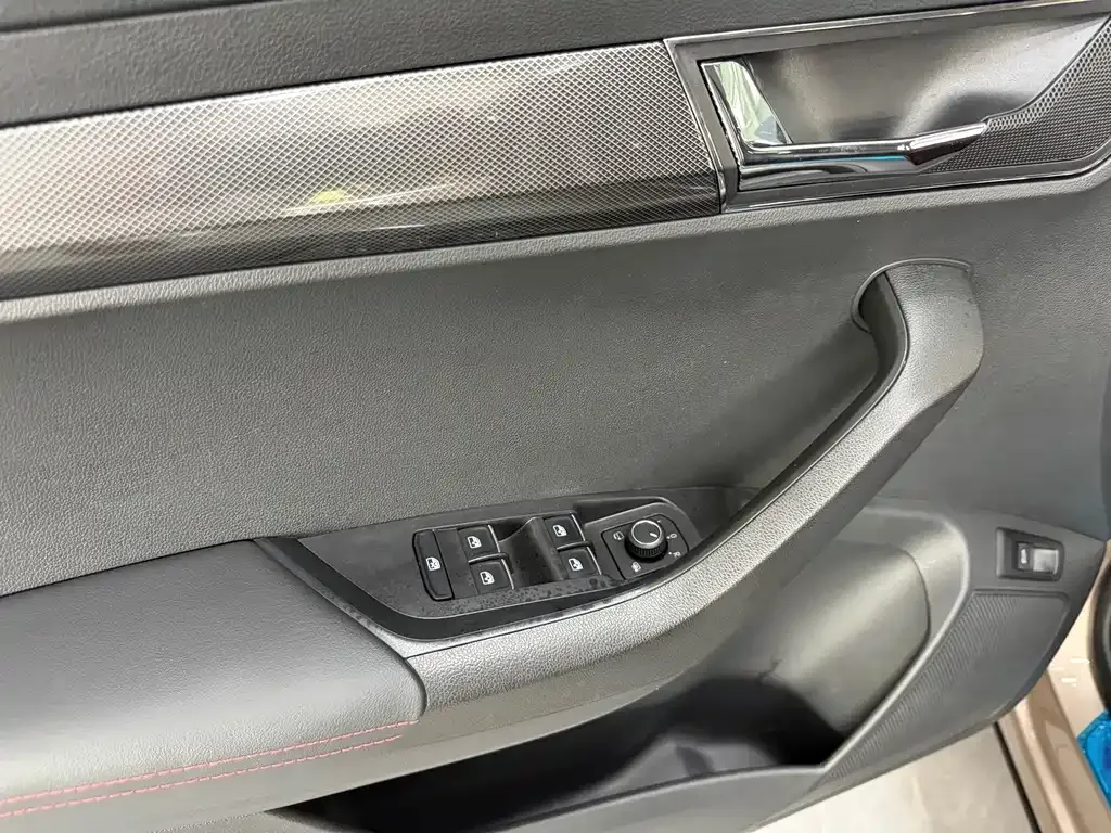 Skoda Karoq — фото 9