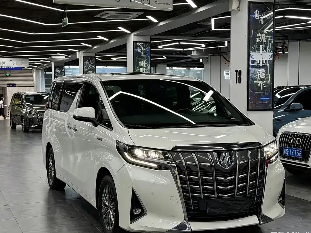Toyota Alphard — фото 7