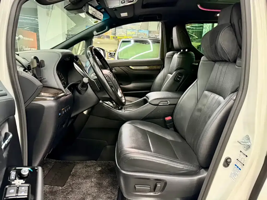 Toyota Alphard — фото 5