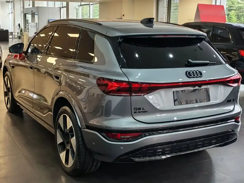 Audi Q6L e-tron — фото 6