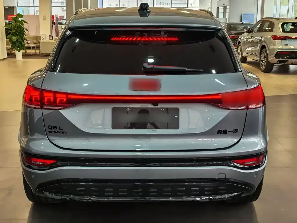 Audi Q6L e-tron — фото 8