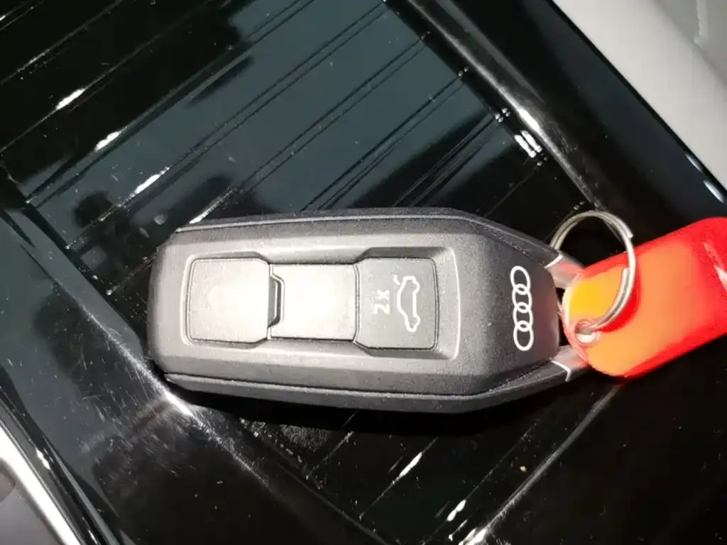 Audi Q6L e-tron — фото 4