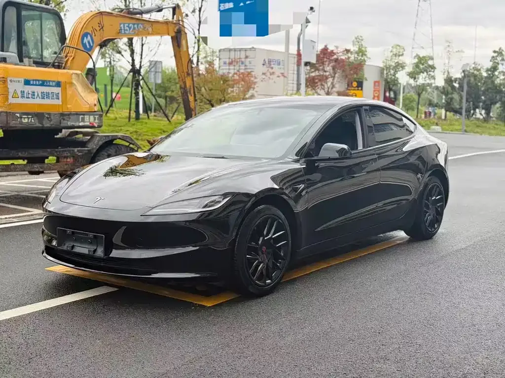 Tesla Model 3 — фото 1