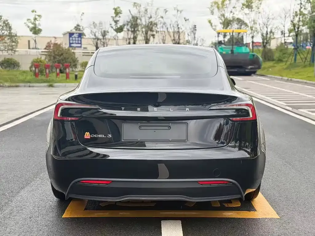 Tesla Model 3 — фото 4