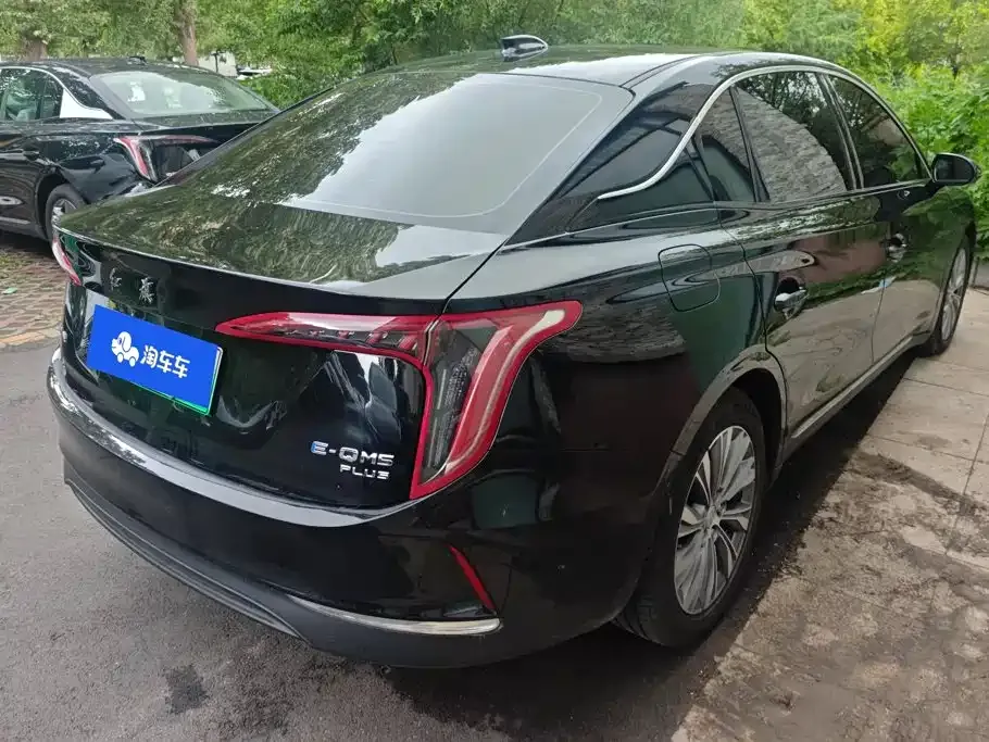 Hongqi E-QM5 — фото 3
