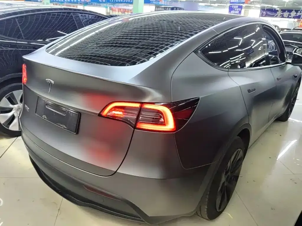 Tesla Model Y — фото 10