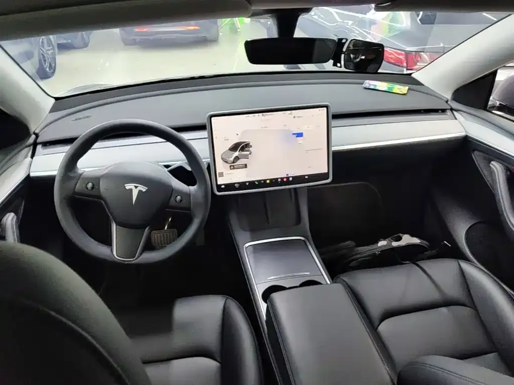 Tesla Model Y — фото 6