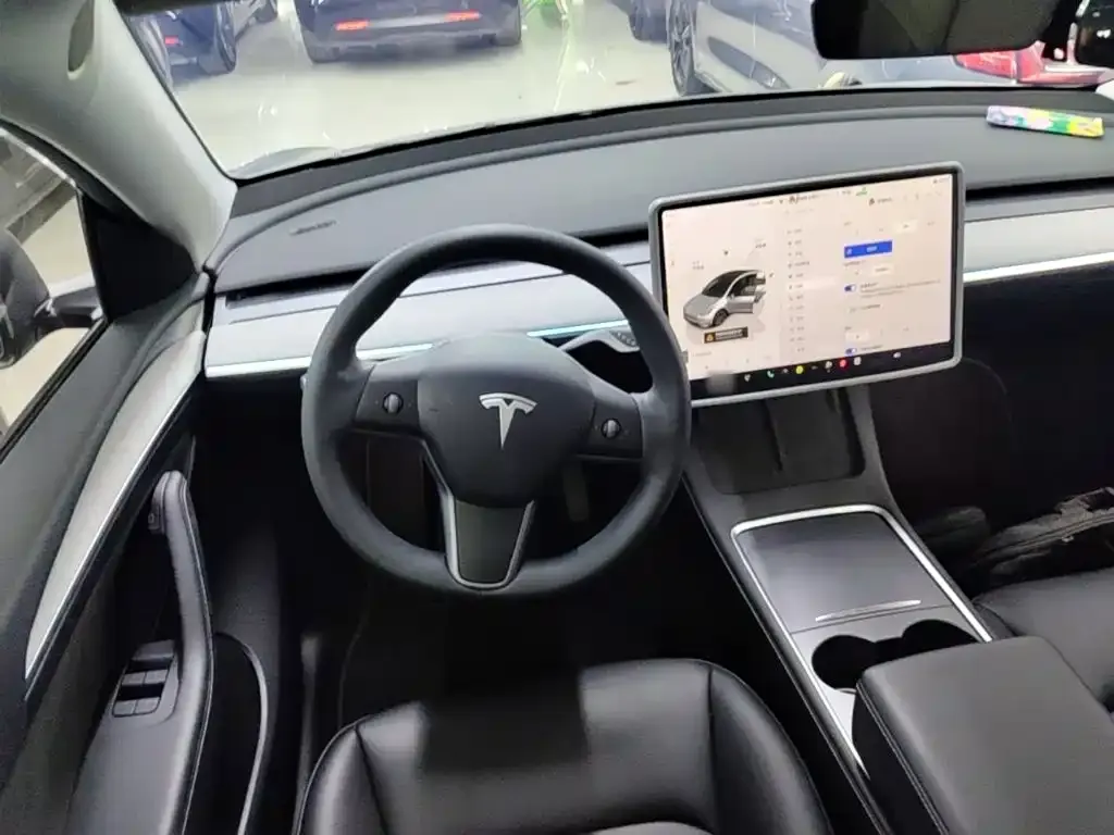 Tesla Model Y — фото 3