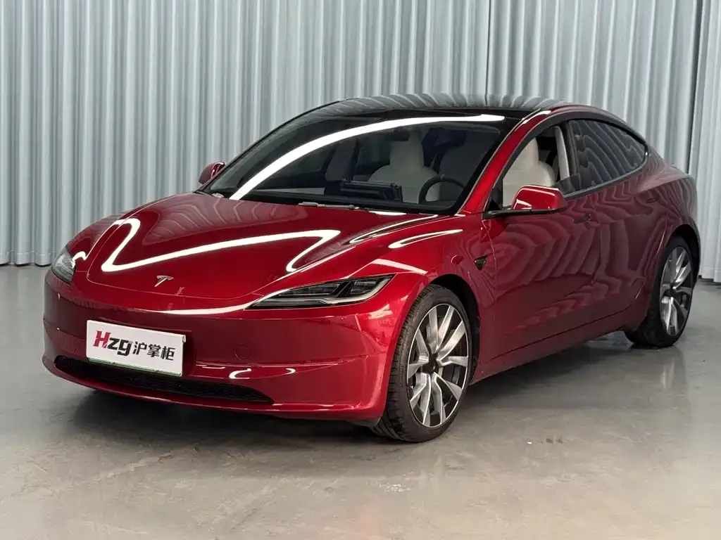 Tesla Model 3 — фото 1