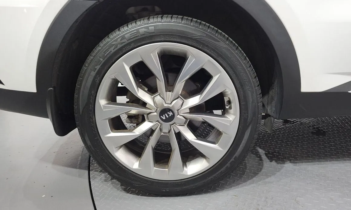 Kia Sorento — фото 7