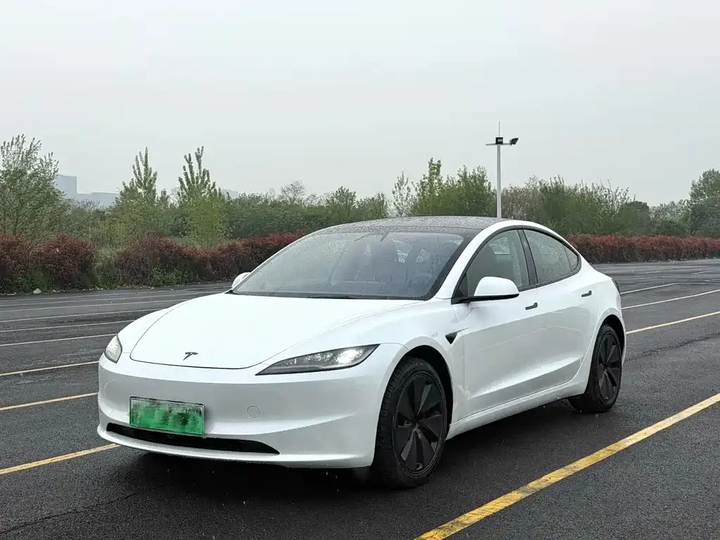 Tesla Model 3 — фото 1
