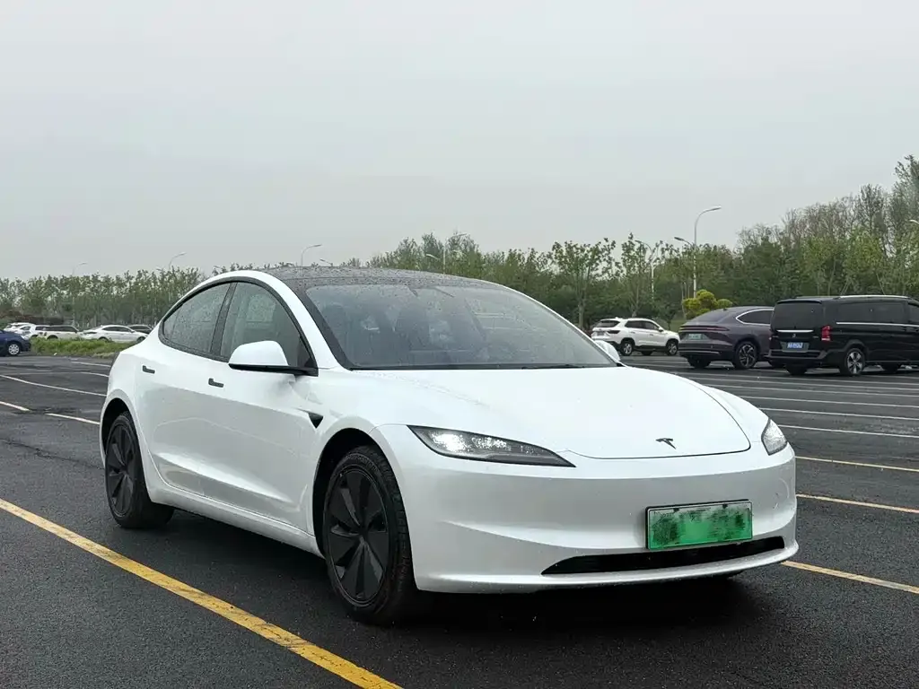 Tesla Model 3 — фото 4