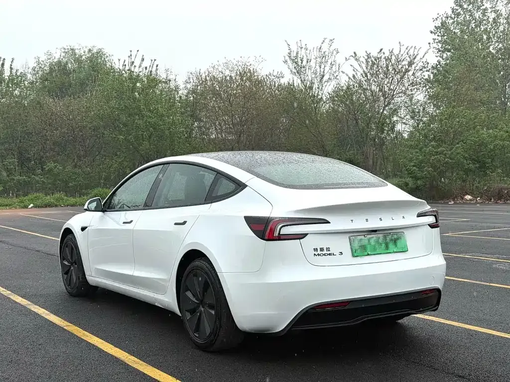 Tesla Model 3 — фото 3