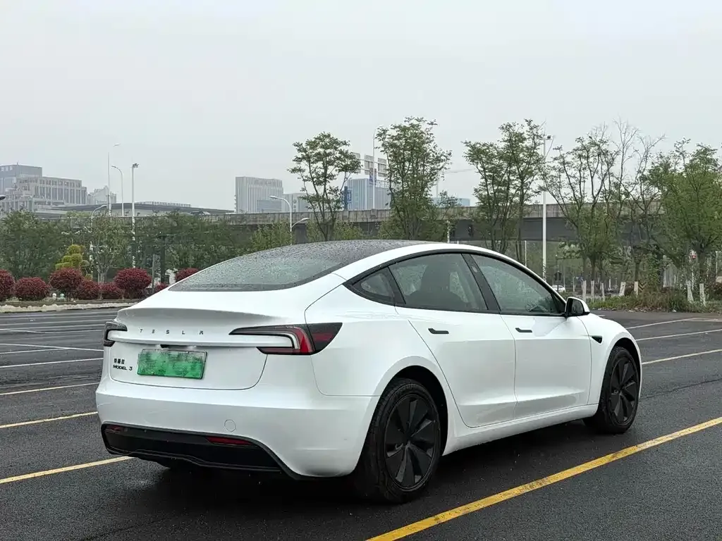 Tesla Model 3 — фото 7