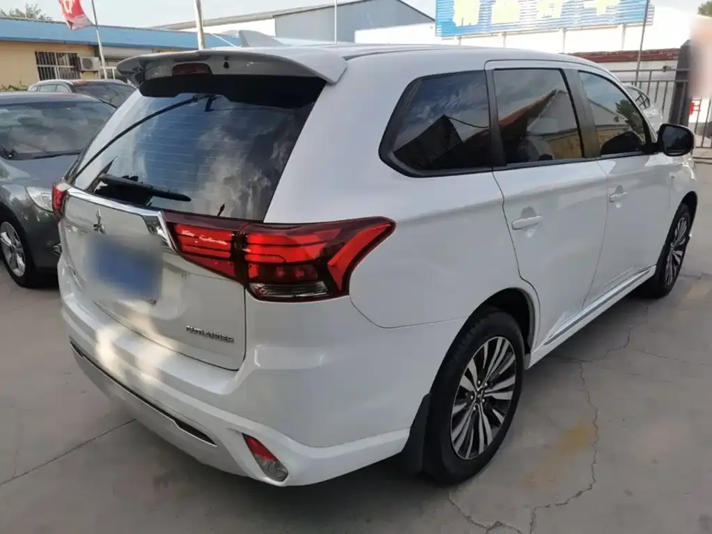 Mitsubishi Outlander 2022 из CN, фото 10