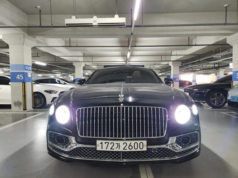 Bentley Flying Spur 2023 из KR, фото 8