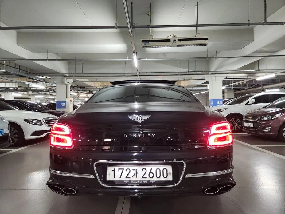 Bentley Flying Spur 2023 из KR, фото 9