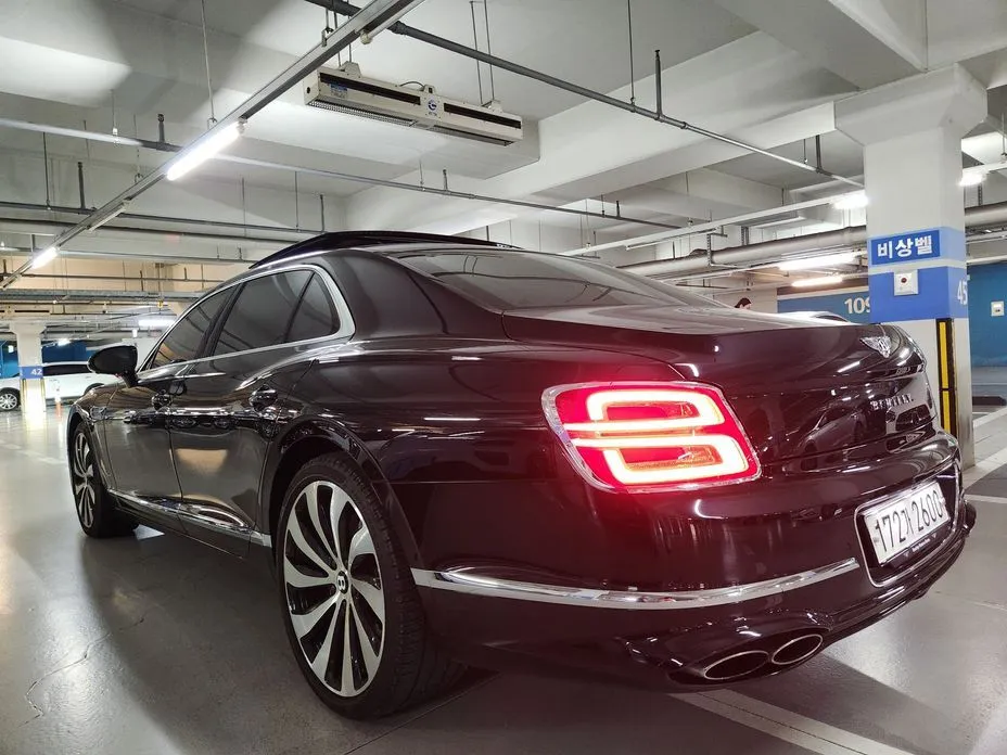 Bentley Flying Spur 2023 из KR, фото 5