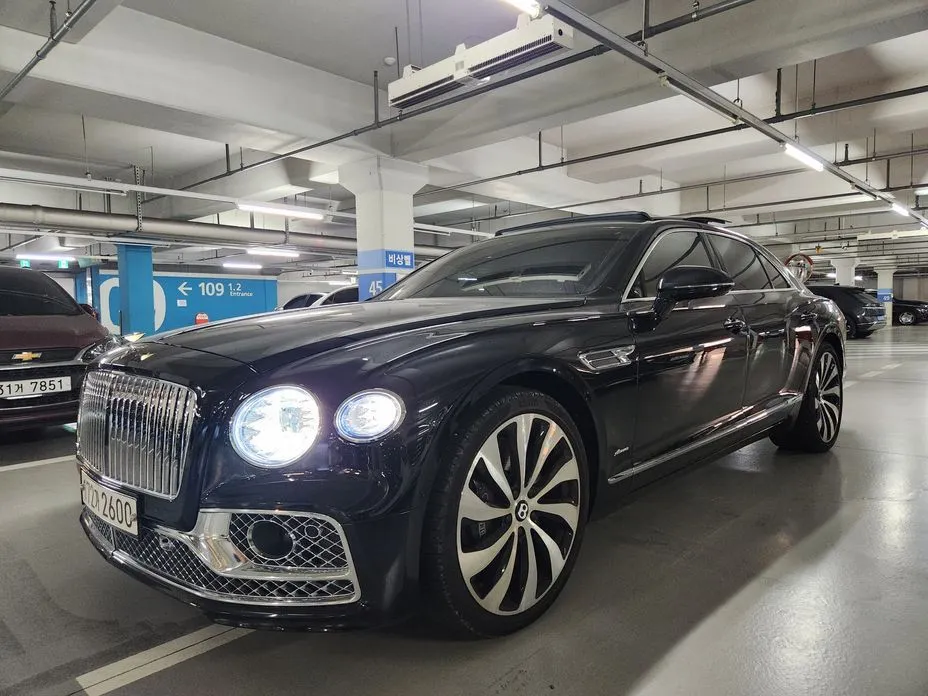 Bentley Flying Spur 2023 из KR, фото 10