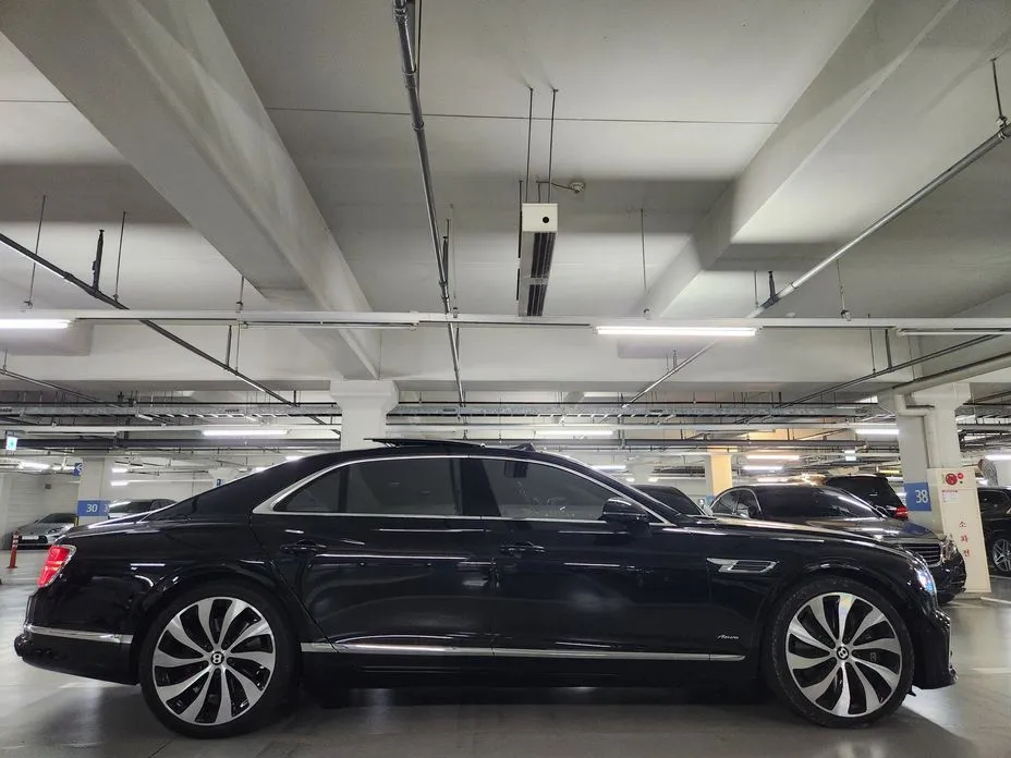 Bentley Flying Spur 2023 из KR, фото 3